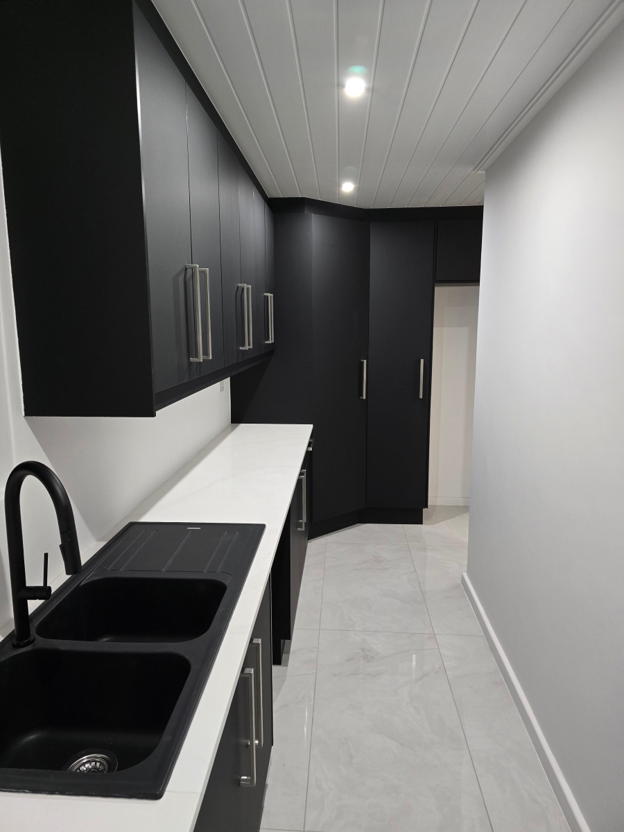 4 Bedroom Property for Sale in Oude Westhof Western Cape